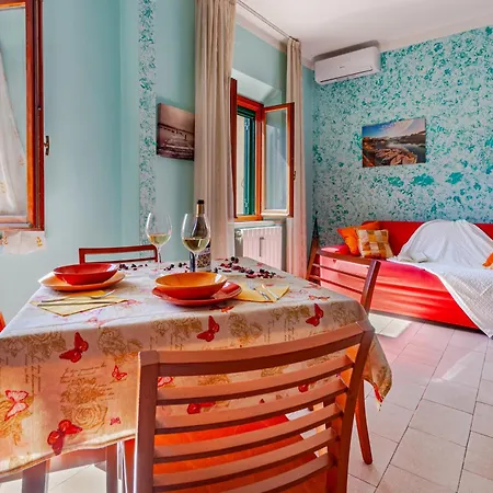 Apartment Casa Kira Livorno